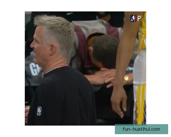 穆迪接受医疗处理双方球员眼含泪水全场沉寂气氛令人动容