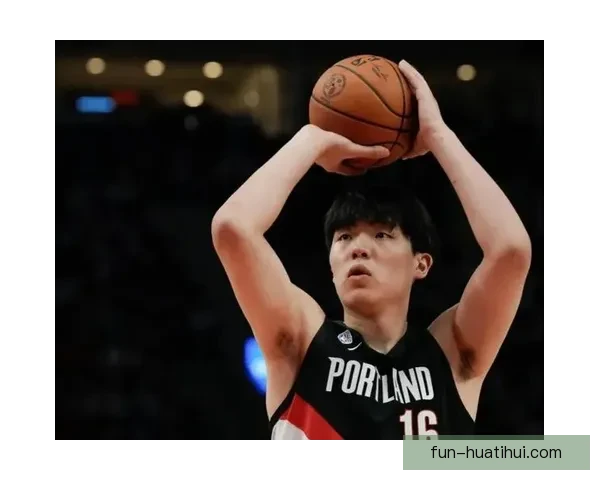 斯普利特赞杨瀚森进步显著 从季初时间减少到成长为更好球员